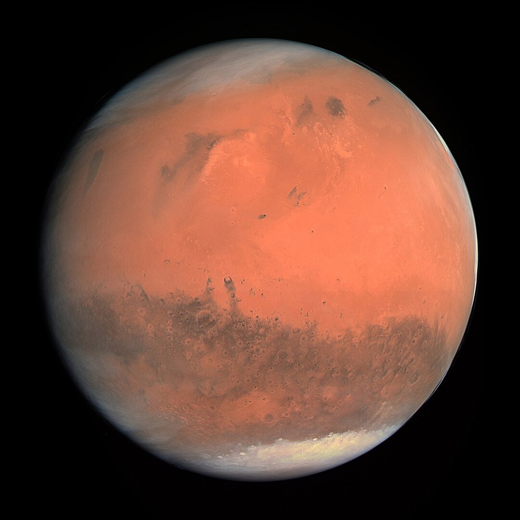 Imagen en color real de Marte, el planeta rojo, tomada por el instrumento OSIRIS de la ESA. Wikimedia Commons.