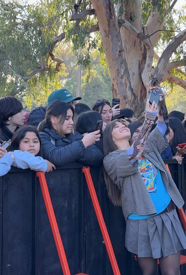 Marti Benza y varios de los conductores de Olga bajaron a sacarse fotos con la gente.