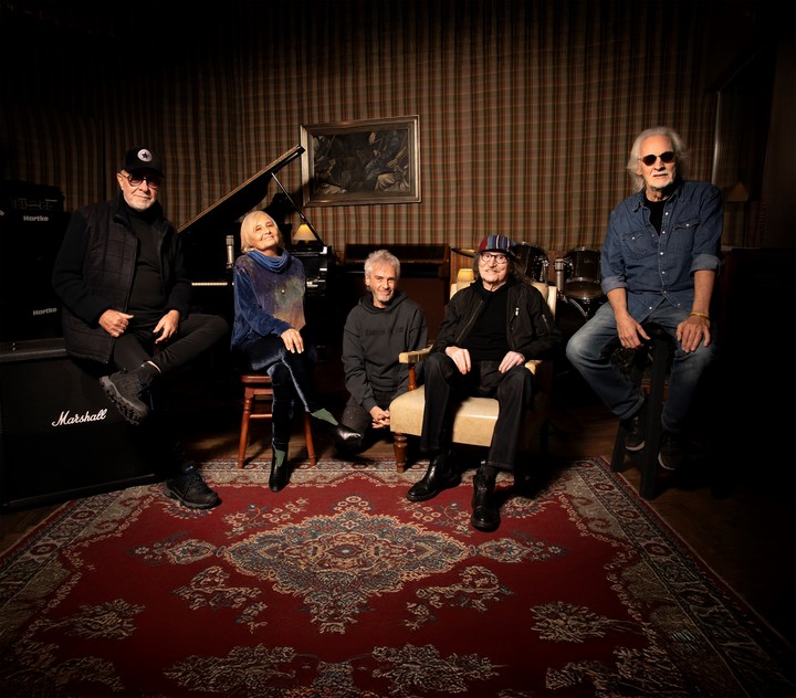 Porsuigieco en 2025: Charly García, Nito Mestre, León Gieco, Raúl Porchetto y María Rosa Yorio. Foto gentileza INAMU y Rubén Andón