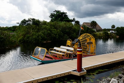 Un bote de aire turístico de la Reserva Miccosukee.