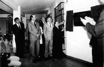 Inauguración del museo en 1994, con 25 cuadros de Frida Kahlo, 137 de Diego Rivera, 800 piezas prehispánicas y de artesanía popular.