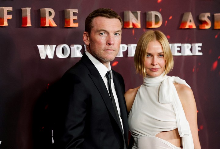 Sam Worthington, a quien sacarle una sonrisa es una misión imposible, y su esposa, Lara. Foto Reuters