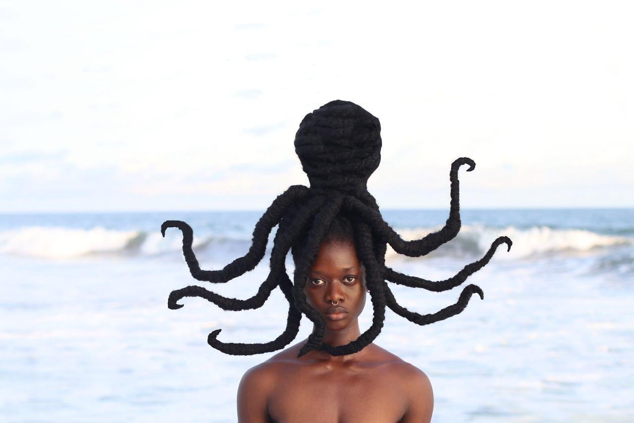La artista multidisciplinar Laetitia Ky (30 años, Abiyán), en una de sus fotografías.