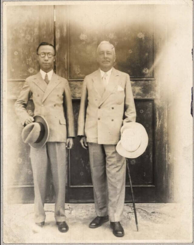 Reginald Johnston junto a Puyi