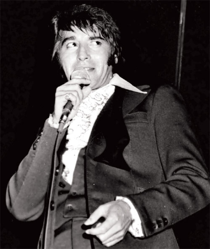Sandro en vivo, inconfundible.
