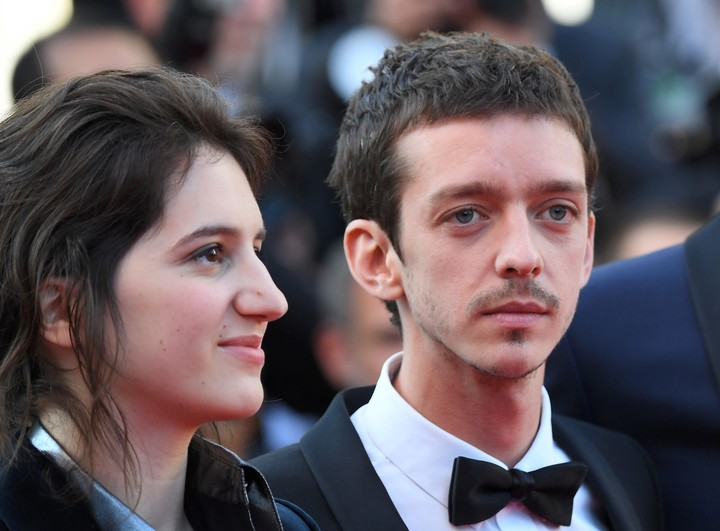 Con Aloise Sauvage en la clausura de Cannes 2017. Es duro con la actualidad del cine argentino.