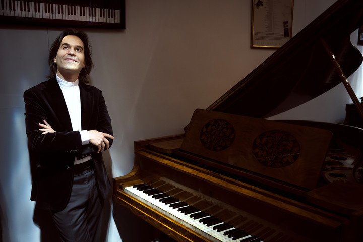 El hombre del piano. Horacio Lavandera es un músico curioso y no teme meterse con ningún género si le gusta. Foto: Mariana Nedelcu 