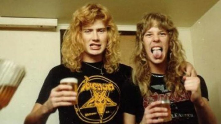 Dave Mustaine (izquierda) y James Hetfield (derecha) tras bambalinas en el Old Waldorf, 29 de noviembre de 1982.