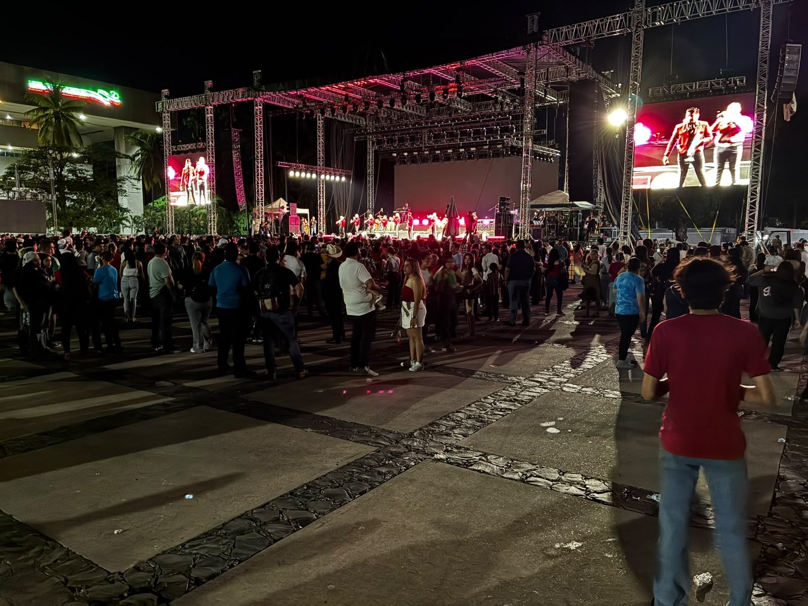 Ambiente previo al Grito de Independencia en Culiacán, este martes.