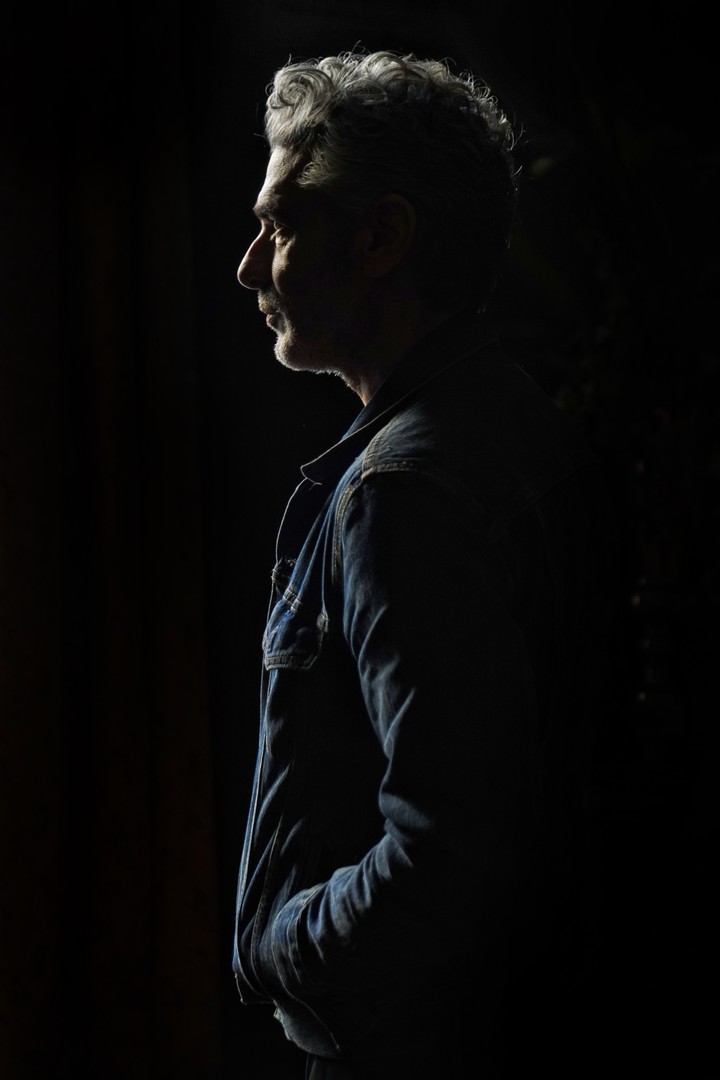 Leonardo Sbaraglia recordó su preparación para interpretar a Carlos Menem en su biopic. Foto: Ariel Grinberg