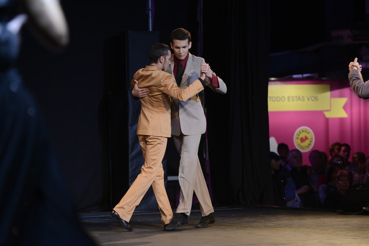 Daniel Arroyo y Juanpy Ramirez, en el Mundial de Tango de 2013. Fue la primera vez que hubo parejas del mismo sexo. Foto: Gerardo Dell'Oro/Archivo Clarín