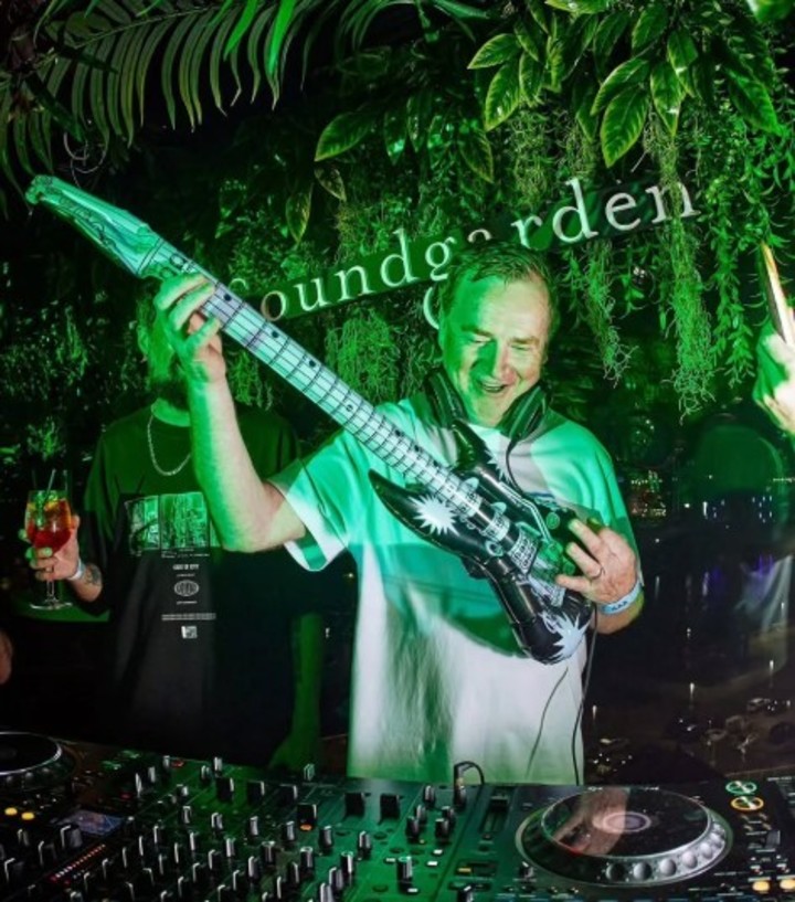 Nick Warren hará un show con su banda, además de su set como DJ.