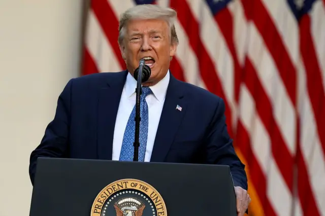El presidente de EE. UU., Donald Trump, hace una declaración a la prensa en el Jardín de las Rosas sobre la restauración de la “ley y el orden” tras las protestas en la Casa Blanca el 01 de junio de 2020 en Washington, DC.  (Foto de Chip Somodevilla/Getty Images)