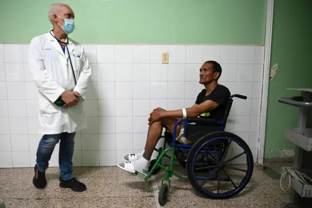 Paciente y doctor en Cuba