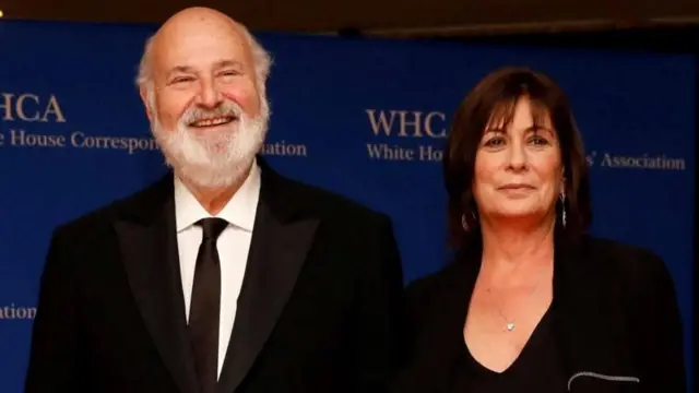 Rob y Michele Reiner posan en una aparición pública