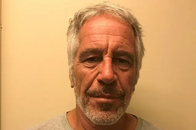 El financiero estadounidense Jeffrey Epstein aparece en una fotografía tomada para el registro de delincuentes sexuales de la División de Servicios de Justicia Criminal del Estado de Nueva York el 28 de marzo de 2017 y obtenida por Reuters el 10 de julio de 2019.