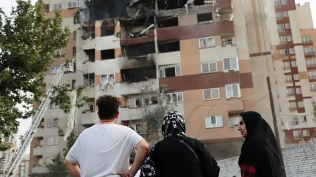 Edificio dañado en Irán tras los ataques de Israel