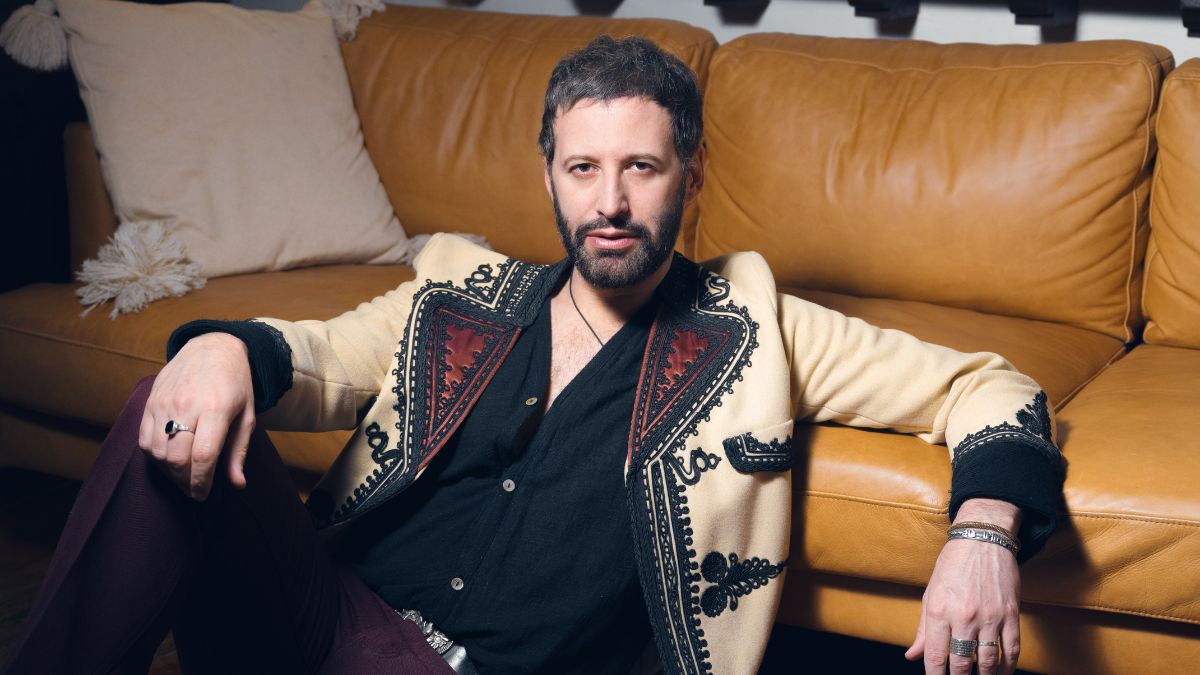 Adanowsky revive a Amador con show en el Teatro Metropólitan