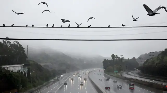 La carretera Pacífica con lluvia