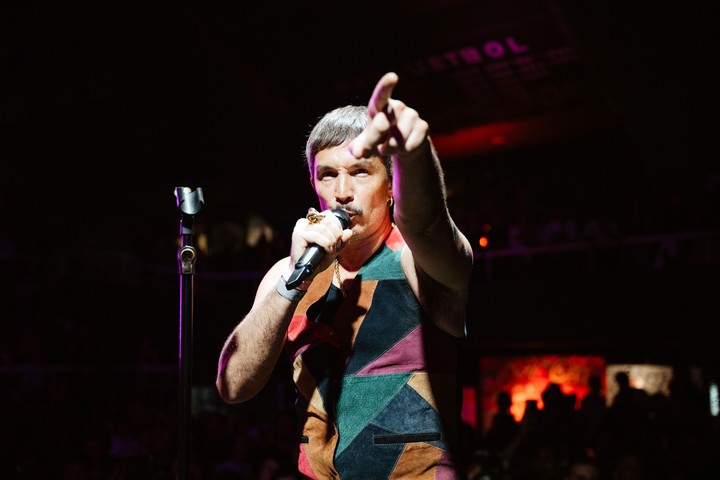 Emmanuel Horvilleur con Cindy Cats en Ferro. Foto de prensa gentileza Irish Suárez