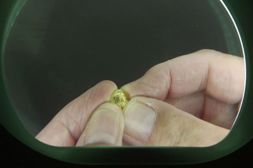 Los investigadores creen que esta diminuta moneda de oro pudo formar parte de una recompensa otorgada a soldados que regresaban de la Tercera Guerra Siria