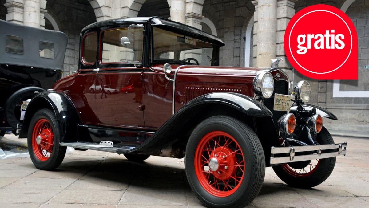 Regresa la octava exhibición de autos clásicos en el Palacio de Minería.