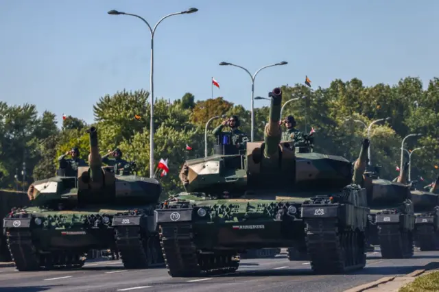 Tanques del ejército de Polonia en un desfile