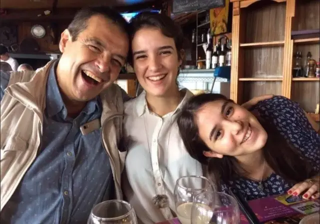 Pablo Salgueiro y sus hijas