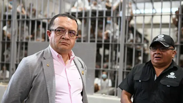 El ministro Campos visita las instalaciones del Cecot
