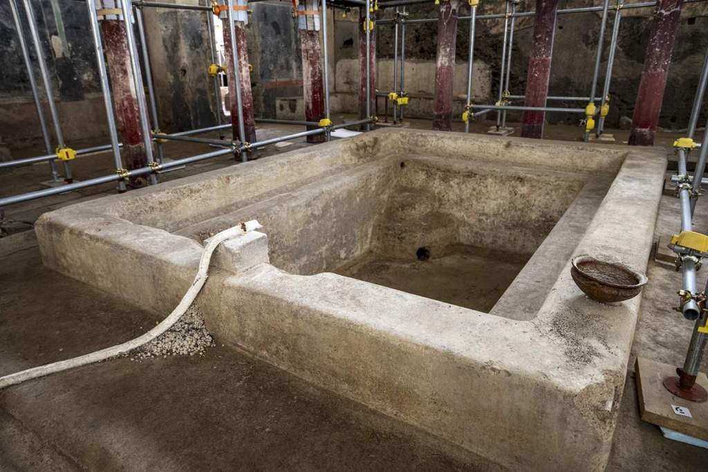 La piscina de la sala fría, con una profundidad superior a un metro, tenía capacidad para albergar entre 20 y 30 personas al mismo tiempo