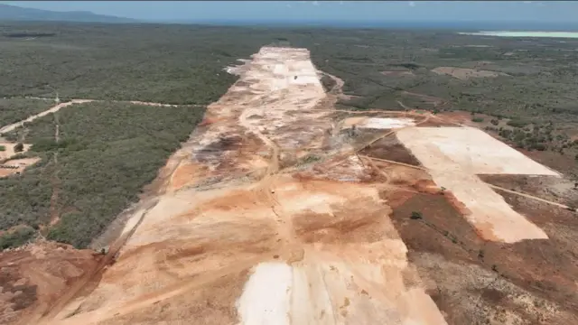 Construcción del aeropuerto internacional de Pedernales. Pista de aterrizaje.
