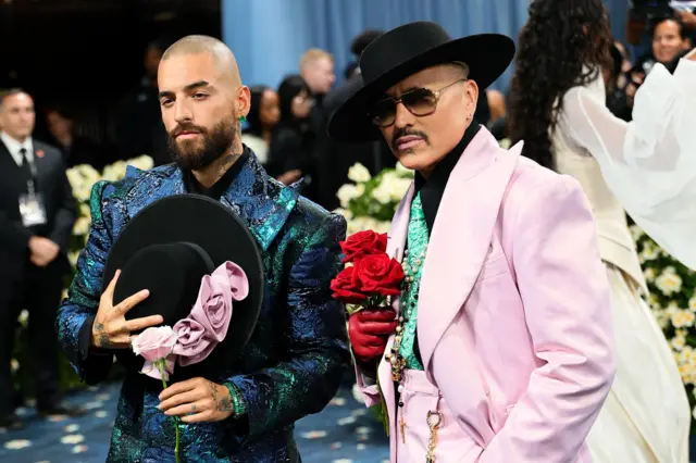 Maluma y Willy Chavarria en la Met Gala 2025.