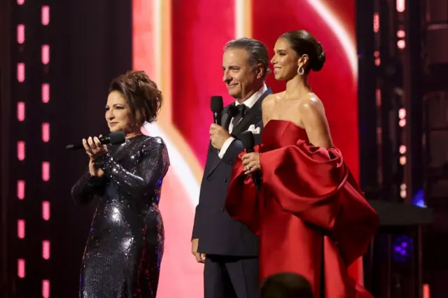 La cantante y el actor cubanos Gloria Estefan y Andy García, junto a la también actriz boricua Roselyn Sánchez 