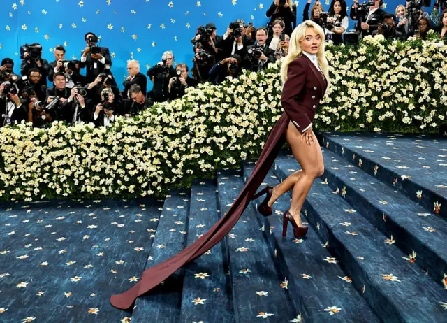 Sabrina Carpenter en la Met Gala 2025