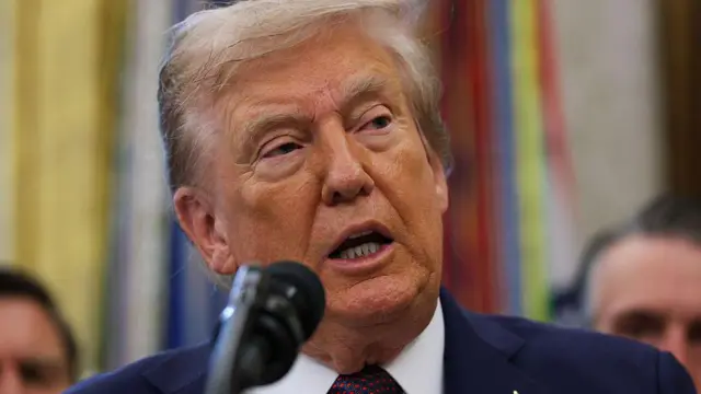 El presidente de Estados Unidos, Donald Trump, habla con los medios en la Oficina Oval de la Casa Blanca el 2 de septiembre de 2025 en Washington, D.C.