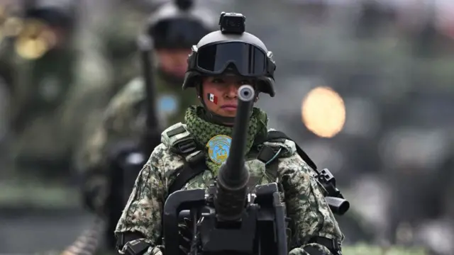 Militares en México