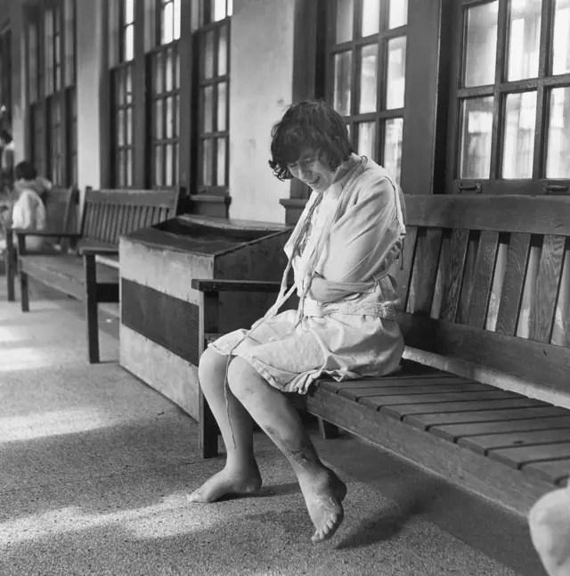 Una mujer con problemas mentales en un asilo de Nueva York en 1900