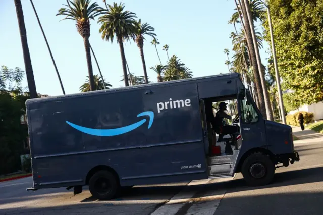 Un camión de Amazon en las calles de Los Ángeles