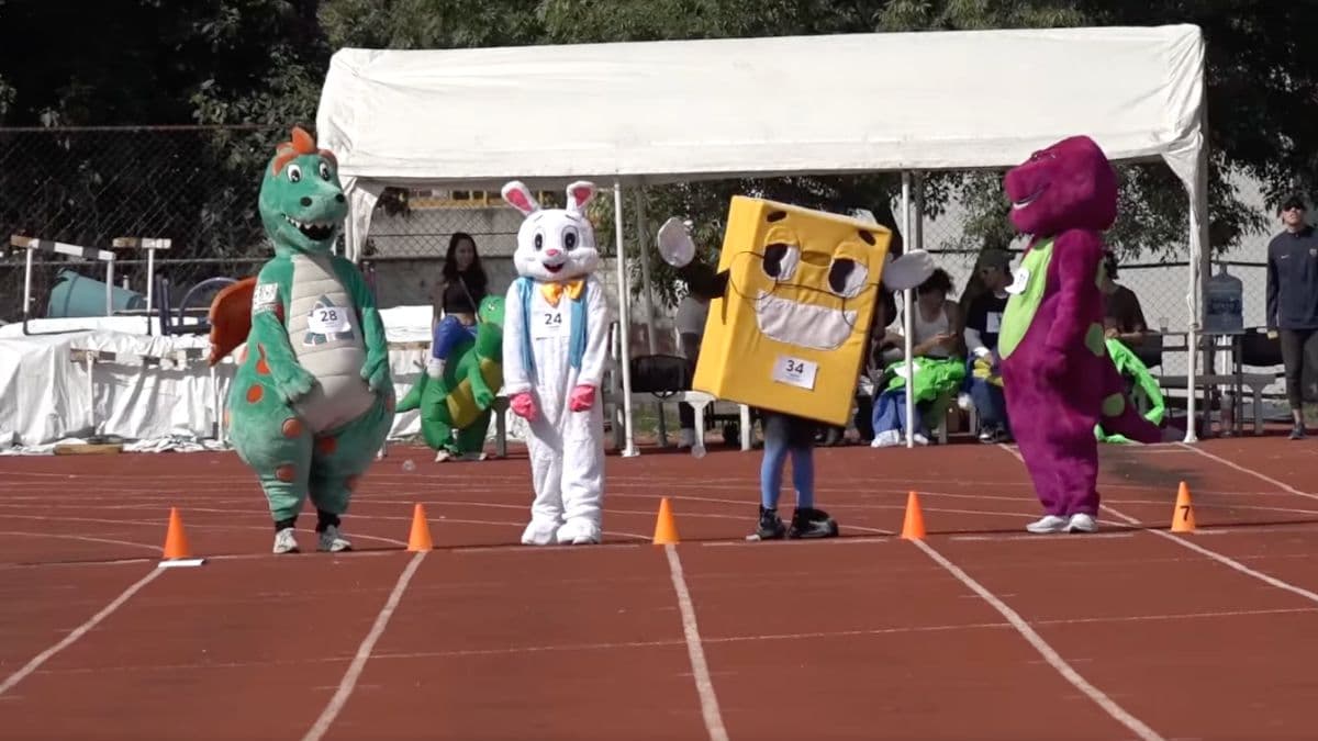 Para cerrar el semestre, la Facultad organiza una carrera de botargas.