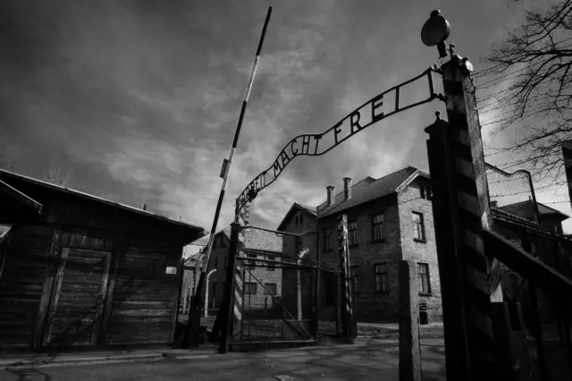 La entrada a Auschwitz