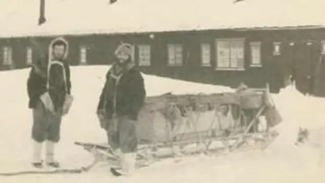 Hombres en la base de la isla Rey Jorge