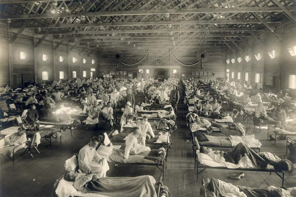 Centro médico provisional instalado en Camp Funston (Kansas) durante el brote de gripe de 1918