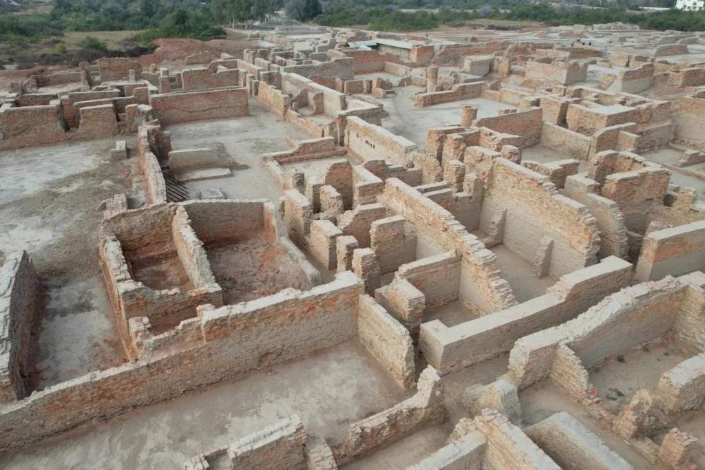 Nuevas simulaciones climáticas muestran que una sucesión de sequías prolongadas, algunas de más de un siglo, obligó a las poblaciones del valle del Indo a modificar sus asentamientos y puso en jaque sus sistemas de gestión del agua