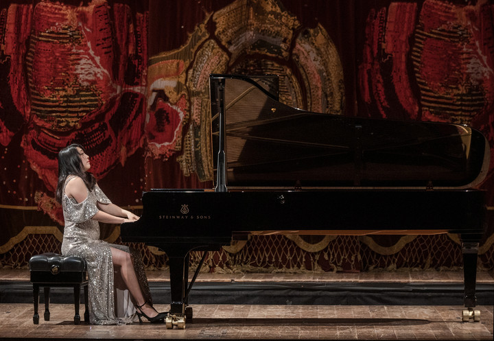 Claire Huangci tocó la obra de Ravel con sensibilidad exquisita. Foto: Liliana Morsia