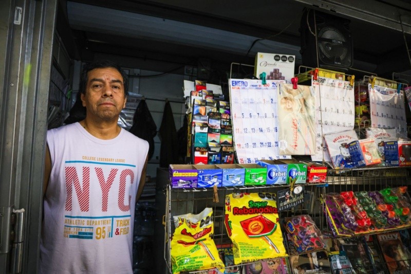 Armando González, dueño de un puesto de periódicos en el Centro de Guadalajara. EL INFORMADOR/J. Acosta Armando González, dueño de un puesto de periódicos en el Centro de Guadalajara. EL INFORMADOR/J. Acosta