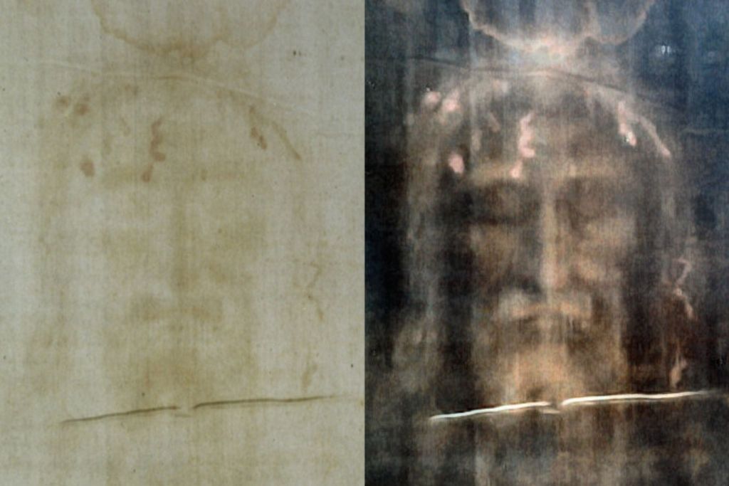 Comparación del rostro de la Sábana Santa: a la izquierda, la imagen visible a simple vista; a la derecha, la versión en negativo fotográfico que revela con mayor nitidez los rasgos atribuidos tradicionalmente a Jesús