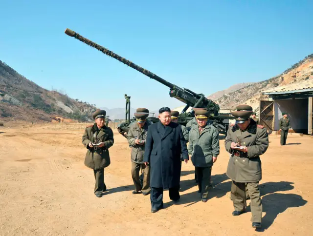 Kim Jong-un visita base militar