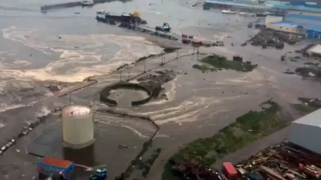 Vista aérea de la devastación e inundación en la ciudad rusa de Severo-Kurilsk