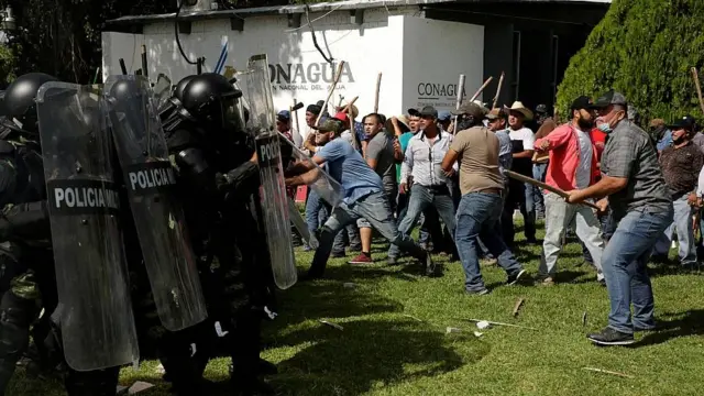Enfrentamientos entre agricultores con palos y la Guardia Nacional en Chihuahua