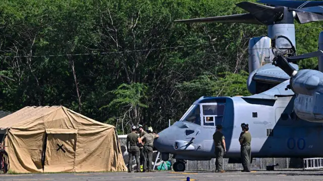 Un helicóptero MV-22 Osprey del Cuerpo de Marines de EE. UU. se encuentra en el Aeropuerto Internacional Mercedita, el 2 de diciembre de 2025, en Ponce, Puerto Rico.